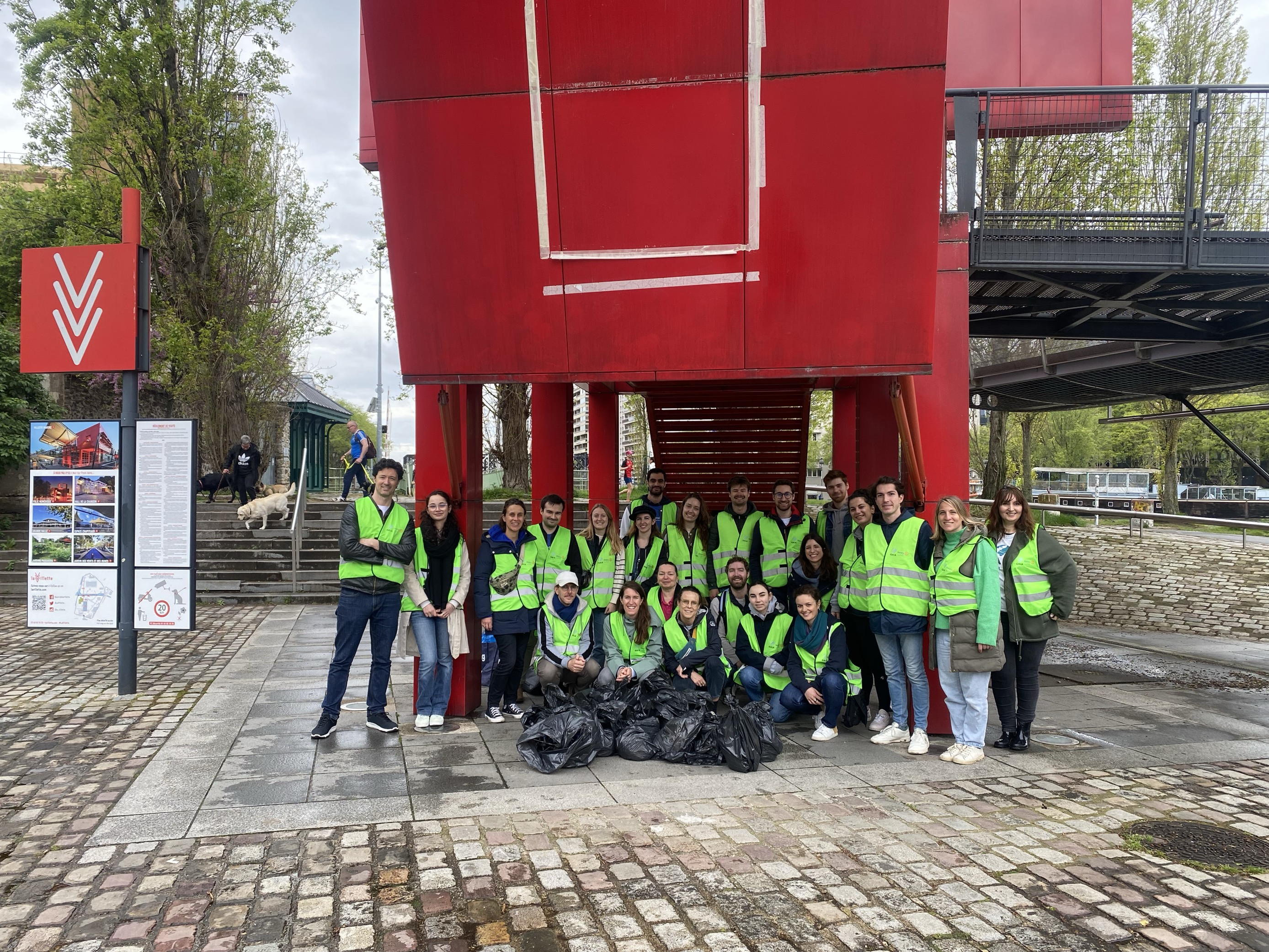 Employees volunteering from a General Mills Europe/Australia location