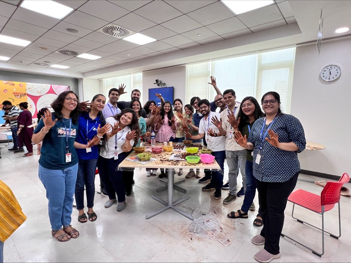 Employees volunteering in Mumbai